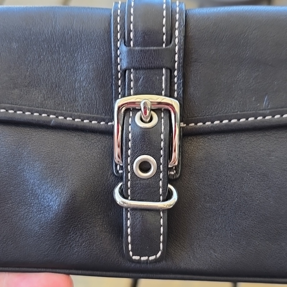 Coack Dark Cocoa Leather Wristlet Clutch w/Stiching & Buckle Accent Great Cond.! - Picture 6 of 7